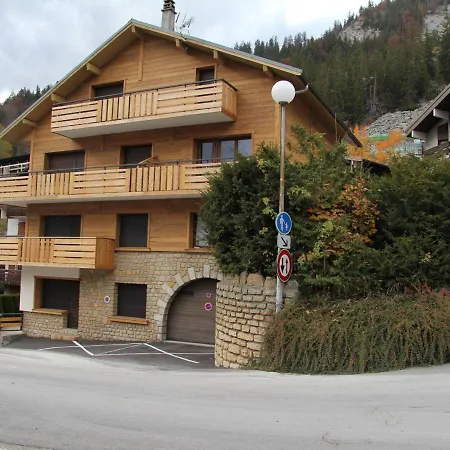 3 Pieces Savoyard Avec Balcon, Cheminee, Proche Commerces Et Remontees Mecaniques - Fr-1-459-18 La Clusaz